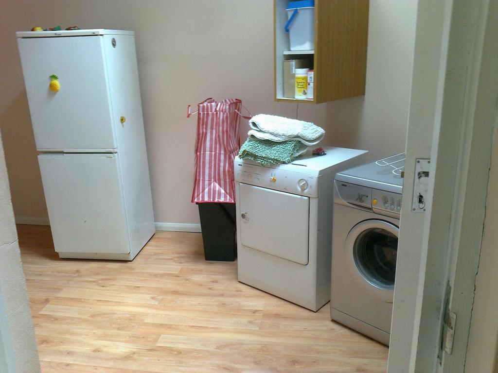 Oyo Guest House Ellipse Whetstone Esterno foto