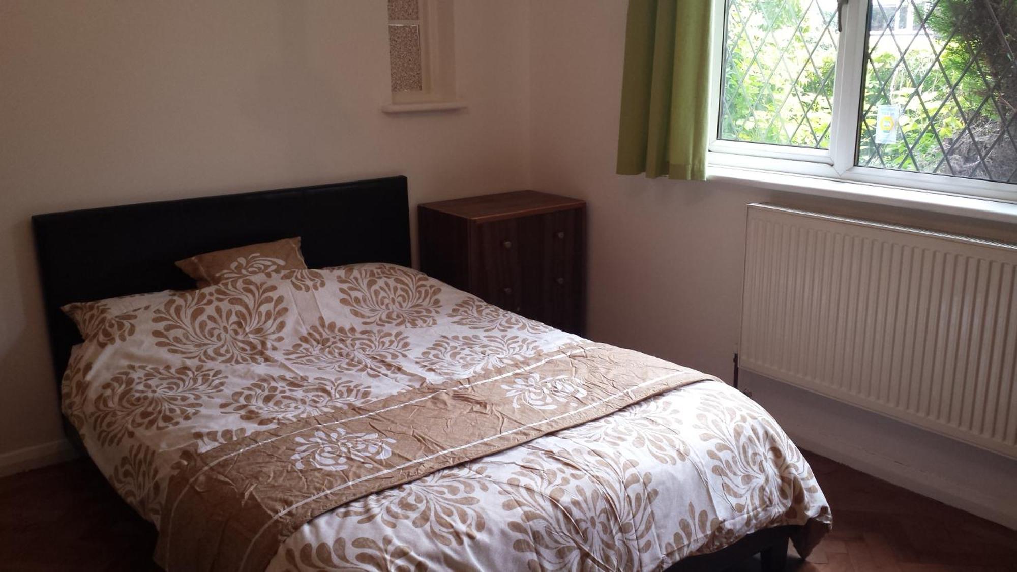 Oyo Guest House Ellipse Whetstone Esterno foto