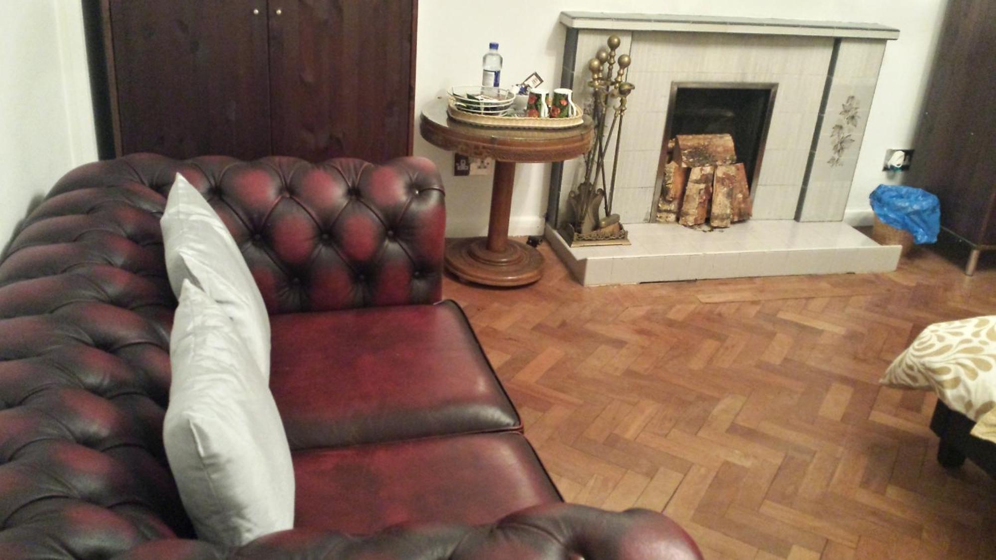 Oyo Guest House Ellipse Whetstone Esterno foto