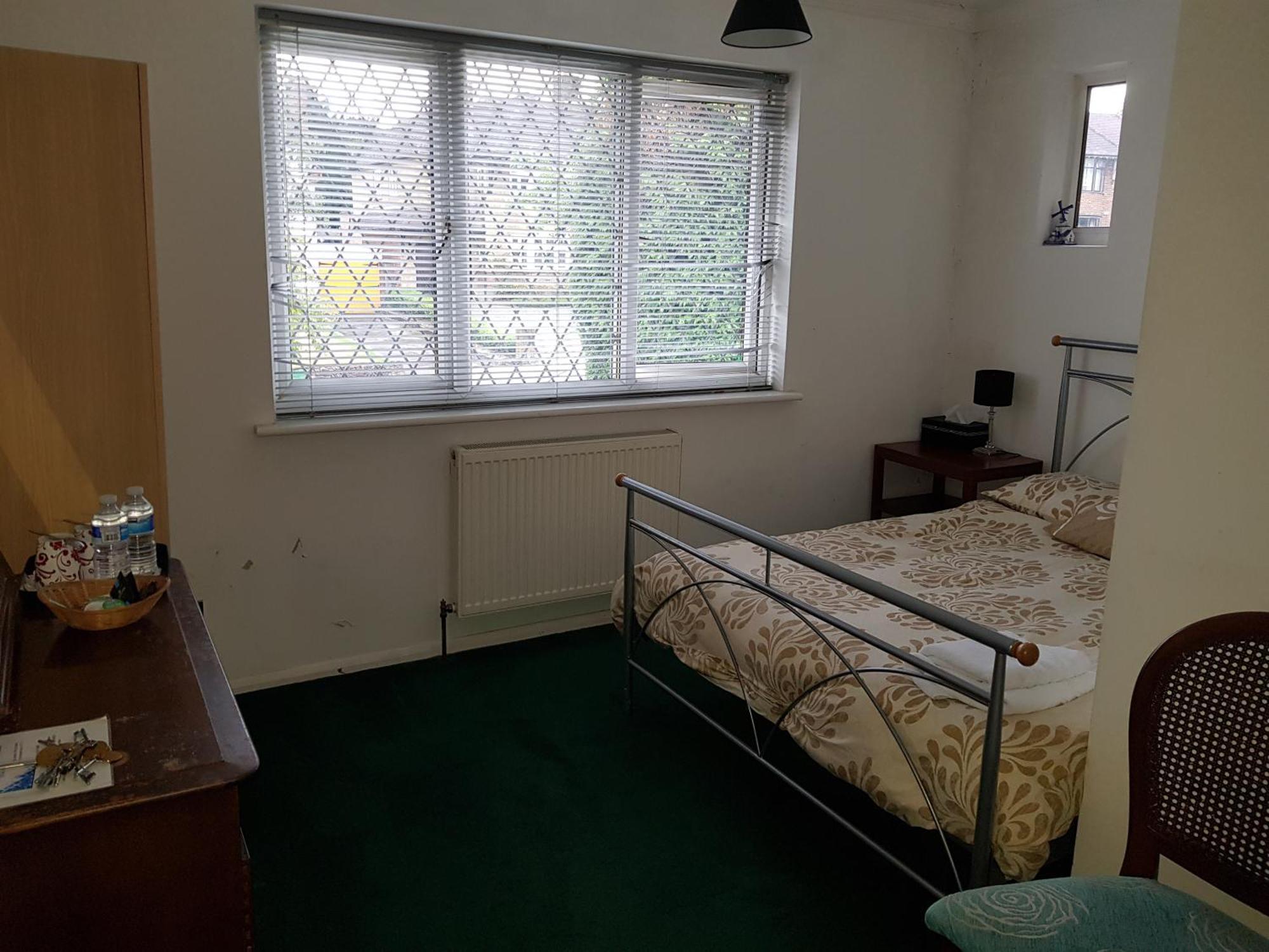 Oyo Guest House Ellipse Whetstone Esterno foto