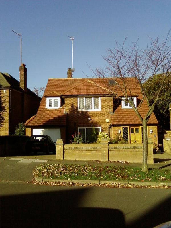 Oyo Guest House Ellipse Whetstone Esterno foto