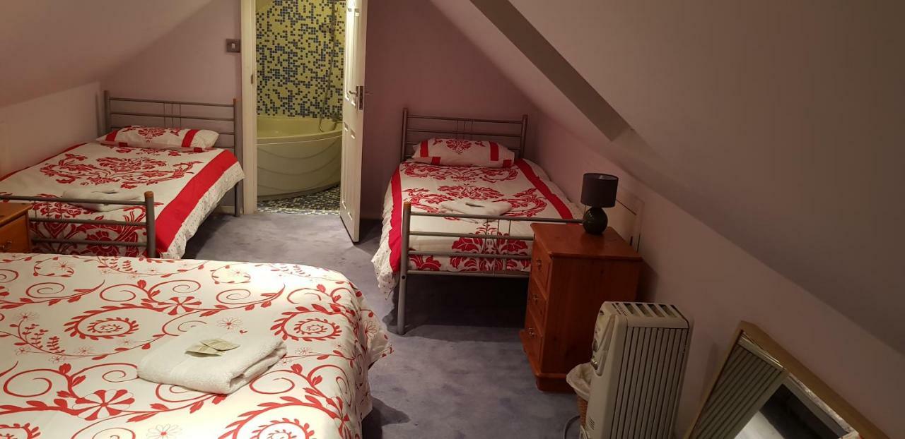 Oyo Guest House Ellipse Whetstone Esterno foto